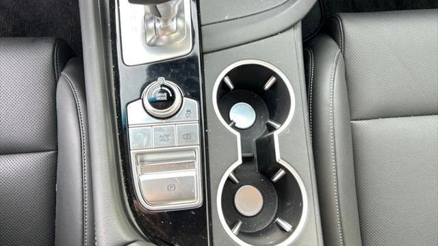 2025 Genesis G70 2.5T Standard