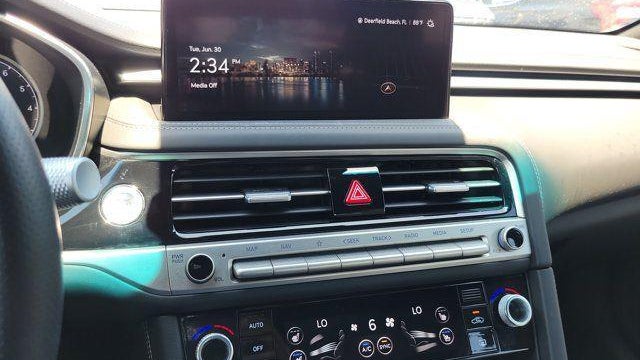 2024 Genesis G70 2.5T Standard