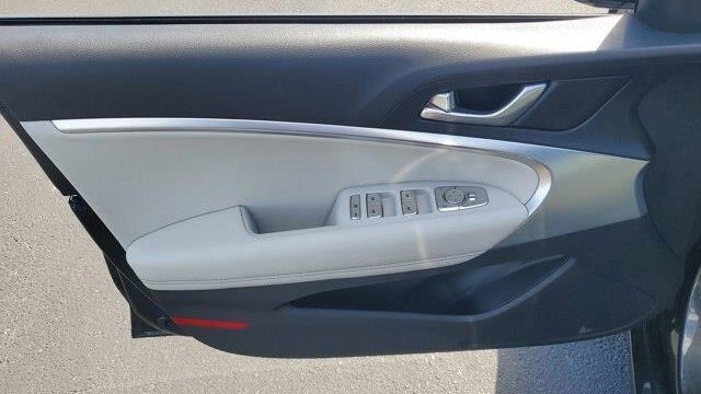 2025 Genesis G70 2.5T Standard