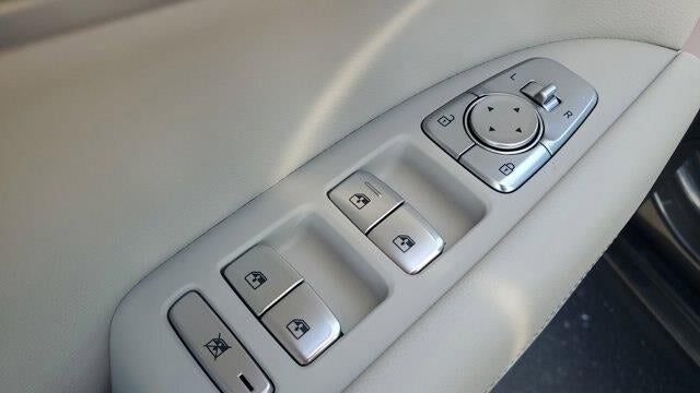 2025 Genesis G70 2.5T Standard
