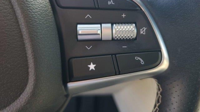 2025 Genesis G70 2.5T Standard