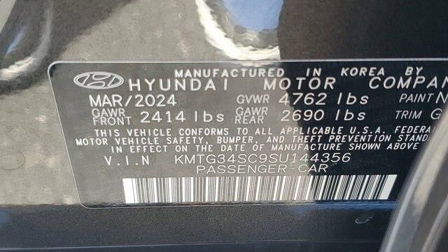 2025 Genesis G70 2.5T Standard