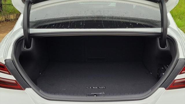 2025 Genesis G70 2.5T Standard