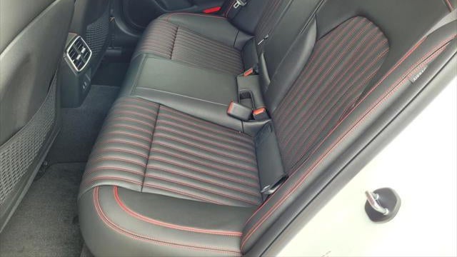 2025 Genesis G70 2.5T Standard