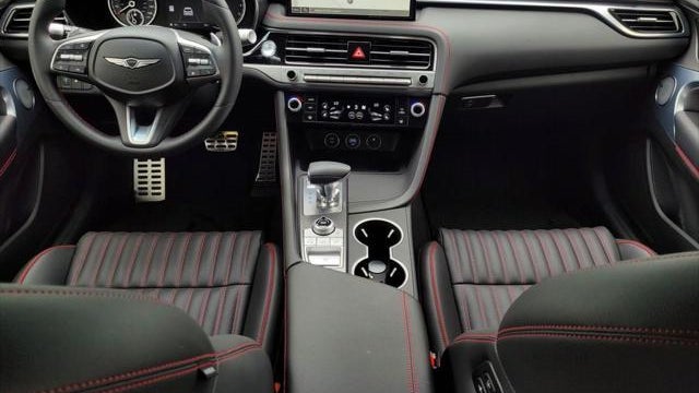 2025 Genesis G70 2.5T Standard