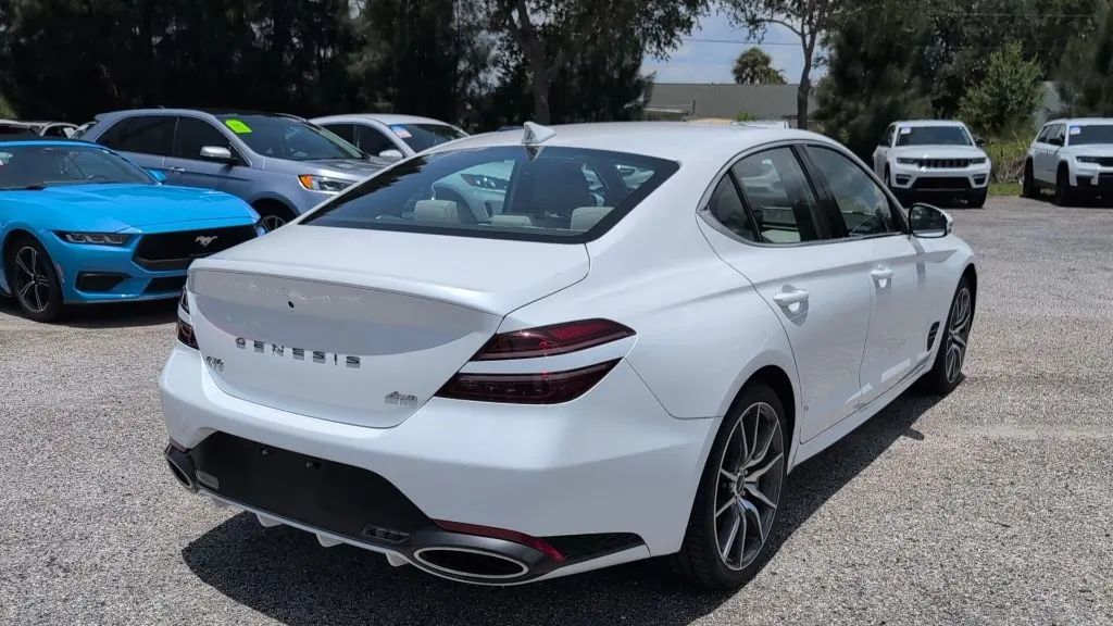 2025 Genesis G70 2.5T Standard
