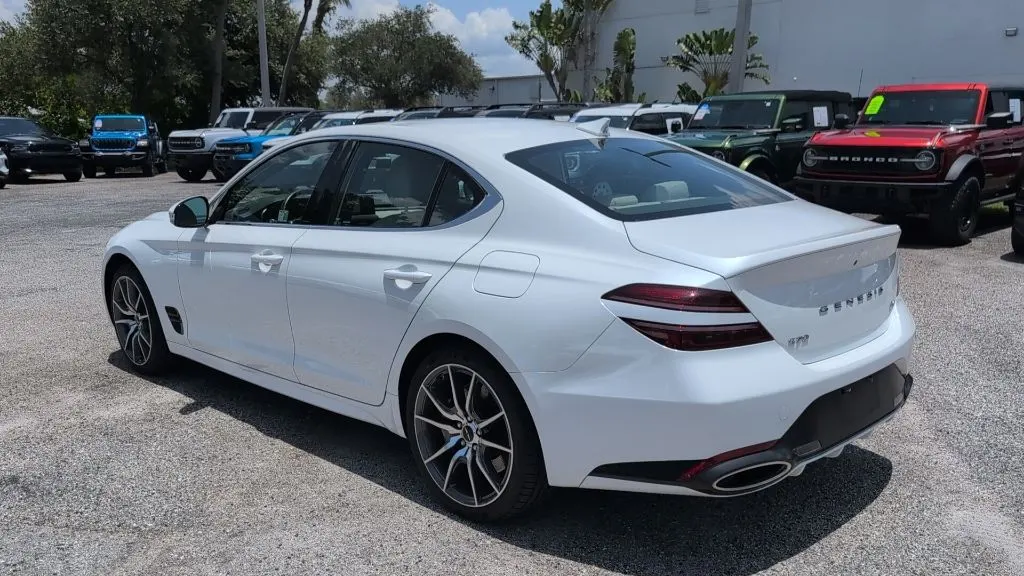 2025 Genesis G70 2.5T Standard