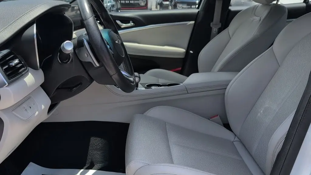 2025 Genesis G70 2.5T Standard