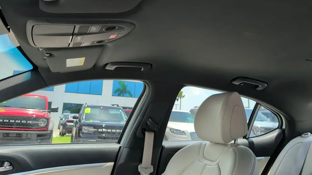 2025 Genesis G70 2.5T Standard