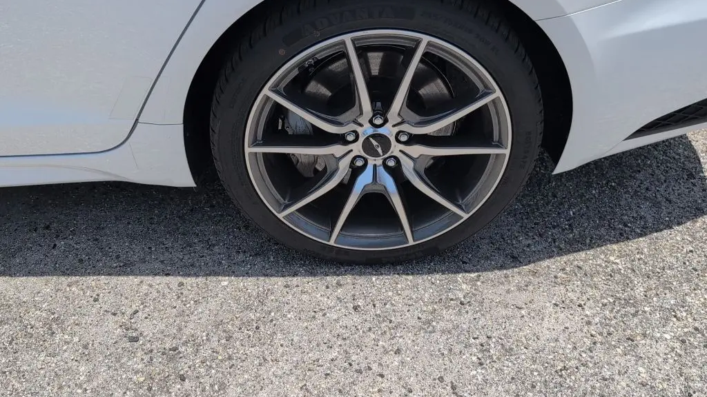 2025 Genesis G70 2.5T Standard