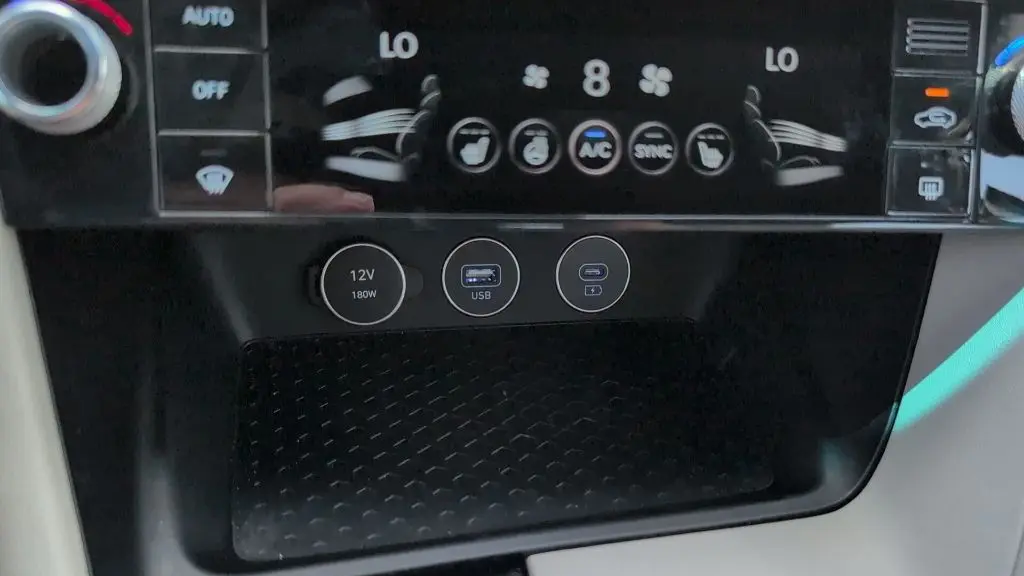 2025 Genesis G70 2.5T Standard