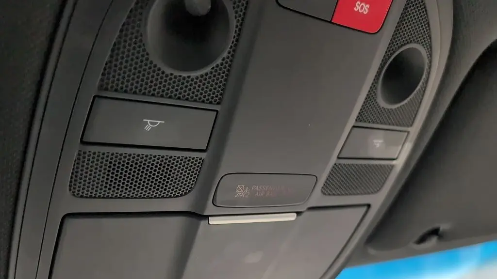 2025 Genesis G70 2.5T Standard