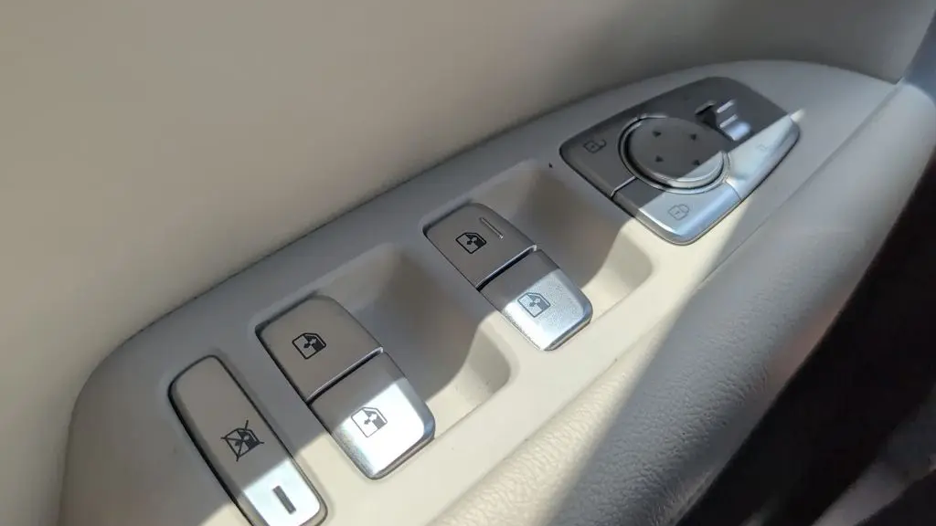 2025 Genesis G70 2.5T Standard