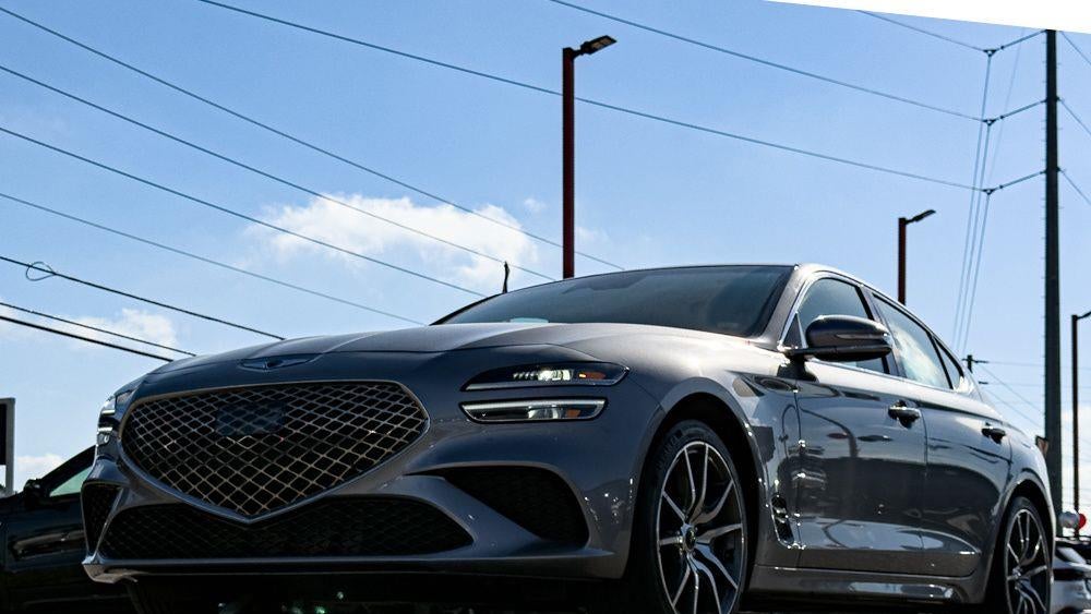 2025 Genesis G70 2.5T Standard