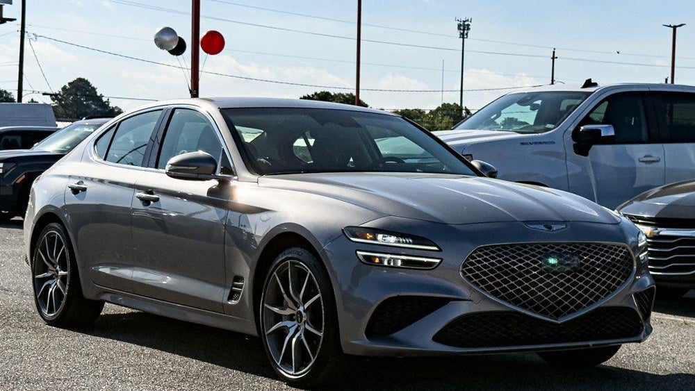 2025 Genesis G70 2.5T Standard