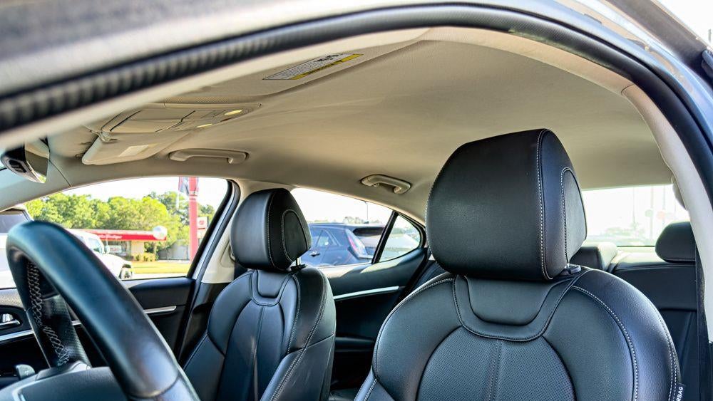 2025 Genesis G70 2.5T Standard