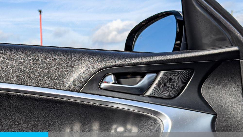 2025 Genesis G70 2.5T Standard