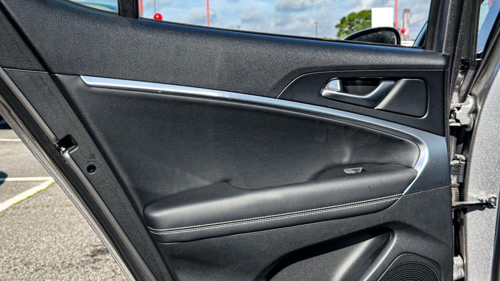 2025 Genesis G70 2.5T Standard