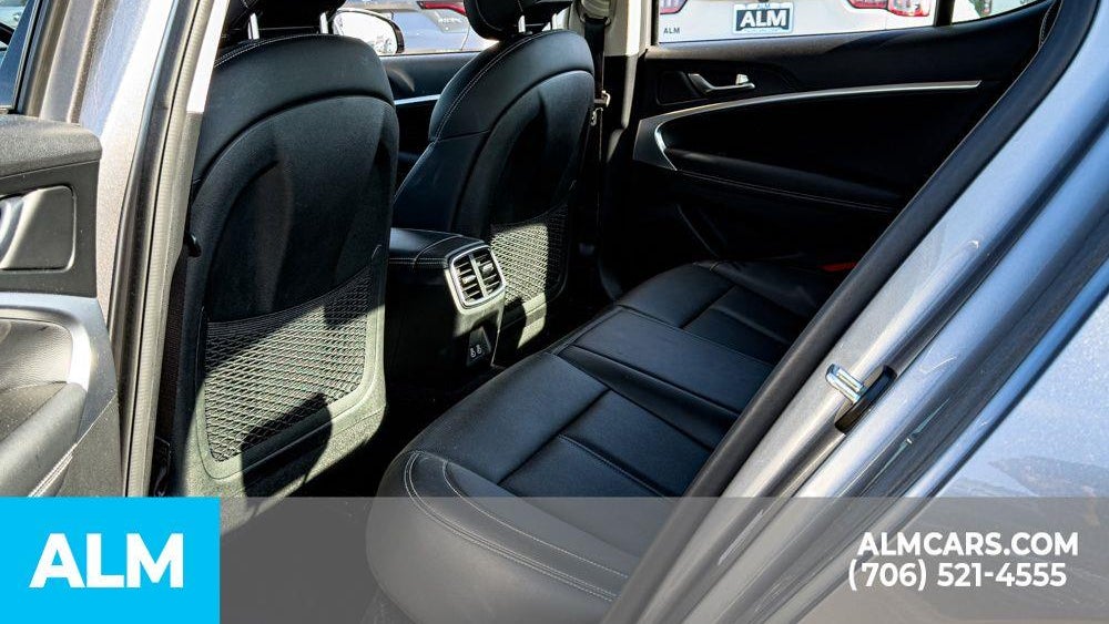2025 Genesis G70 2.5T Standard