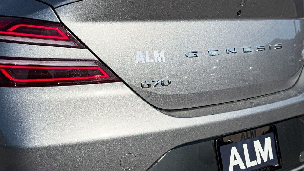 2025 Genesis G70 2.5T Standard