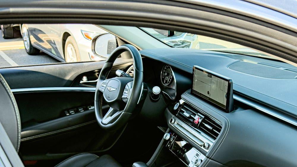 2025 Genesis G70 2.5T Standard