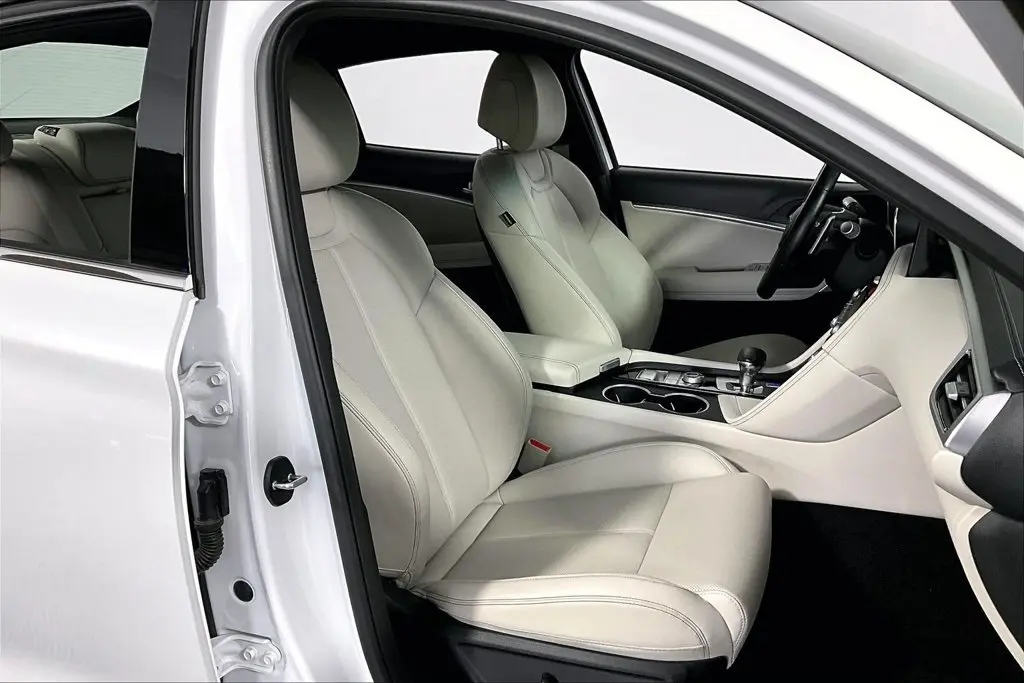2025 Genesis G70 - $33,241