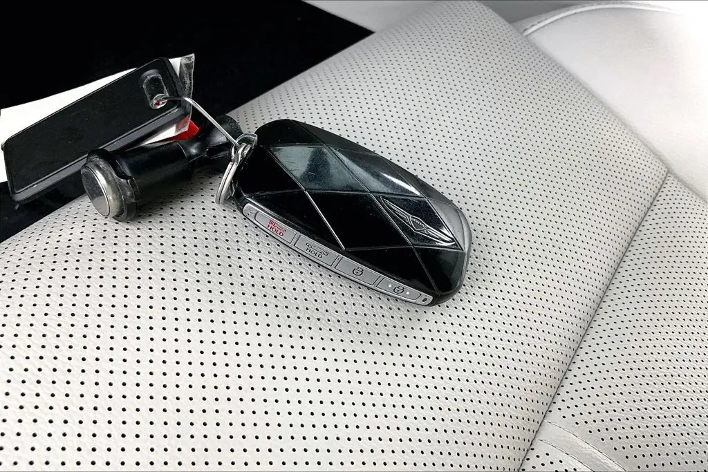 2025 Genesis G70 - $33,241
