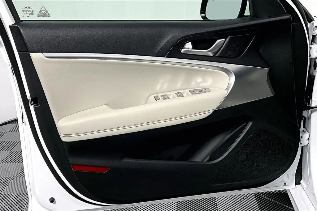 2025 Genesis G70 - $33,241