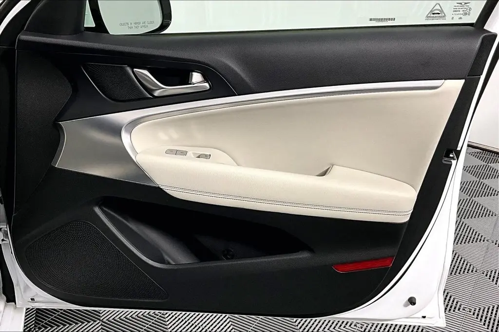 2025 Genesis G70 - $33,241