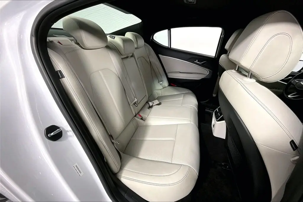 2025 Genesis G70 - $33,241