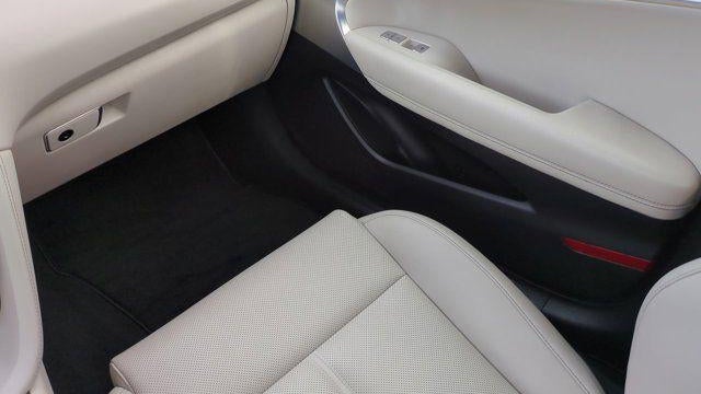 2025 Genesis G70 2.5T Standard