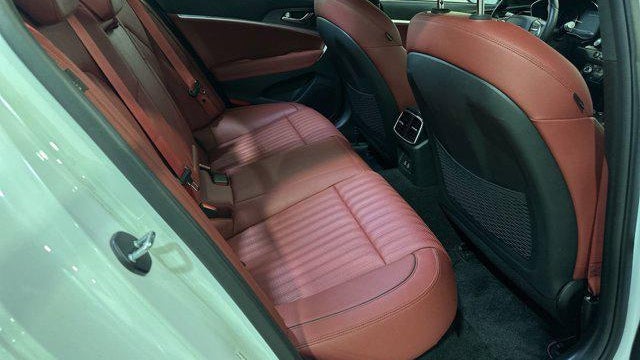 2025 Genesis G70 2.5T Standard