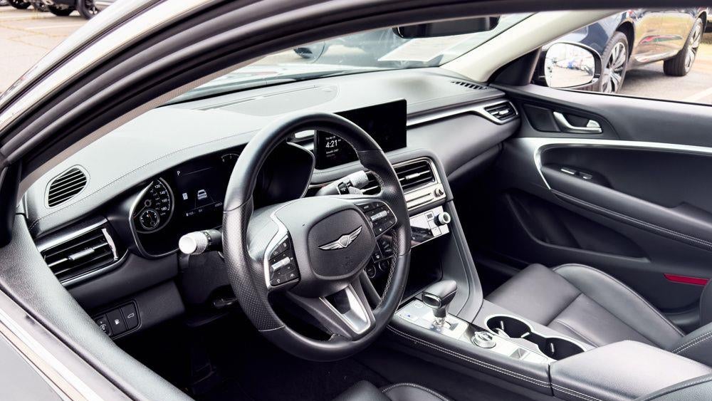 2025 Genesis G70 2.5T Standard