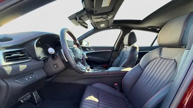 2025 Genesis G70 2.5T Standard
