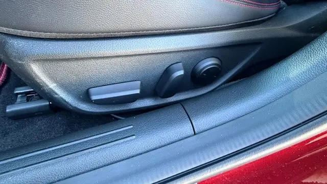2025 Genesis G70 2.5T Standard
