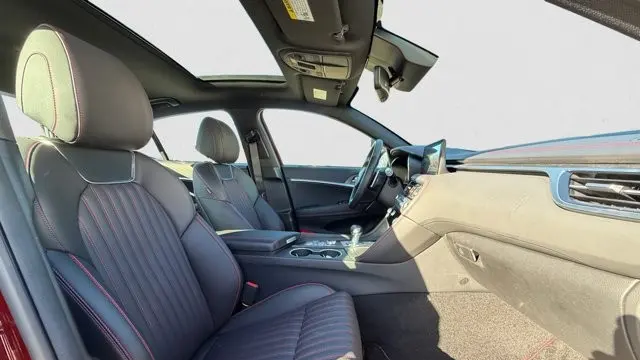2025 Genesis G70 2.5T Standard