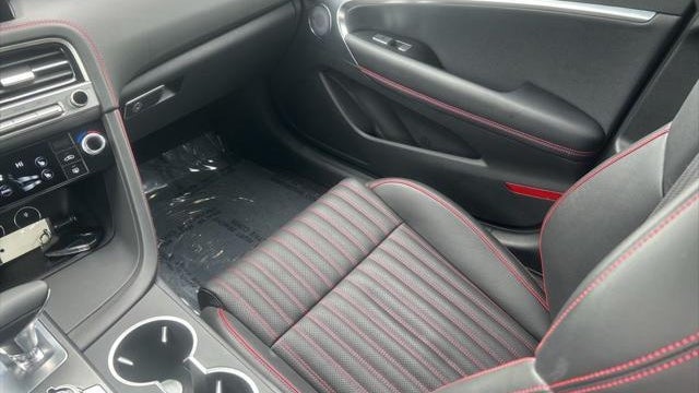 2025 Genesis G70 2.5T Standard