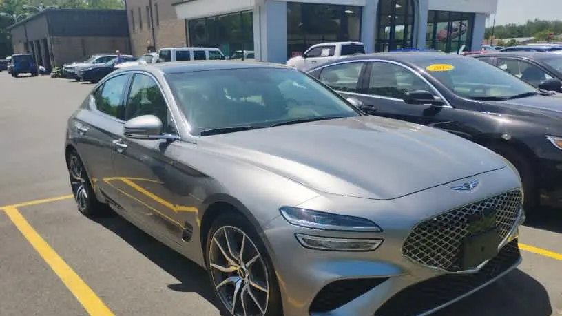 2025 Genesis G70 2.5T Standard