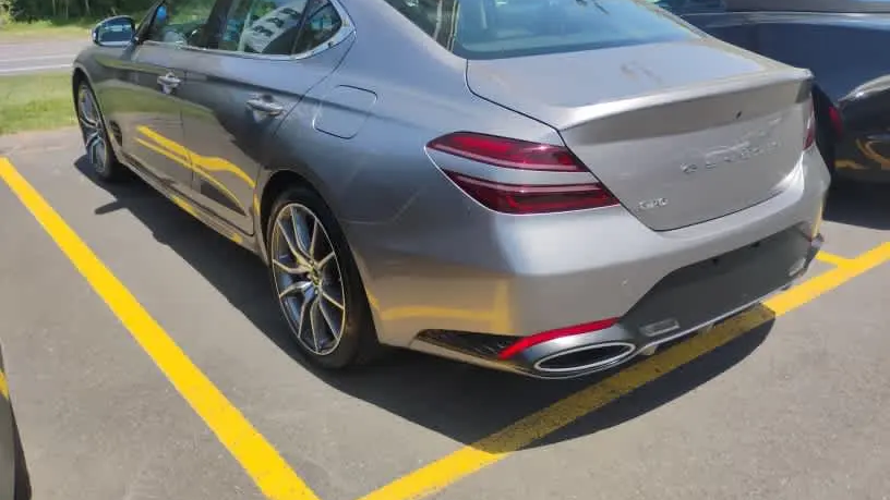 2025 Genesis G70 2.5T Standard