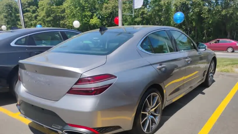 2025 Genesis G70 2.5T Standard