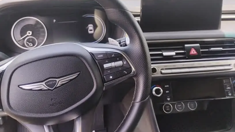 2025 Genesis G70 2.5T Standard