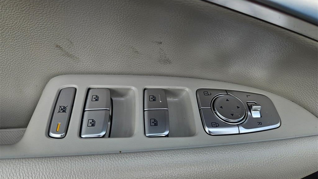 2022 Genesis G70 2.0T