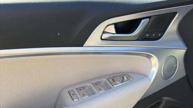 2022 Genesis G70 2.0T