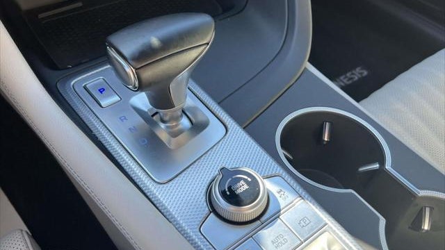 2022 Genesis G70 2.0T