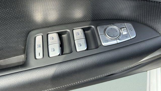 2022 Genesis G70 2.0T