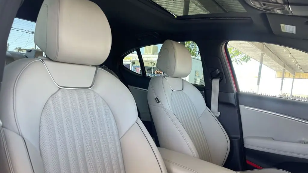2022 Genesis G70 2.0T