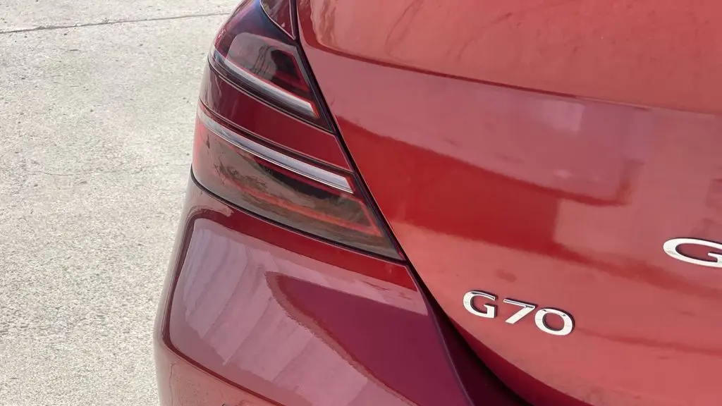 2022 Genesis G70 2.0T
