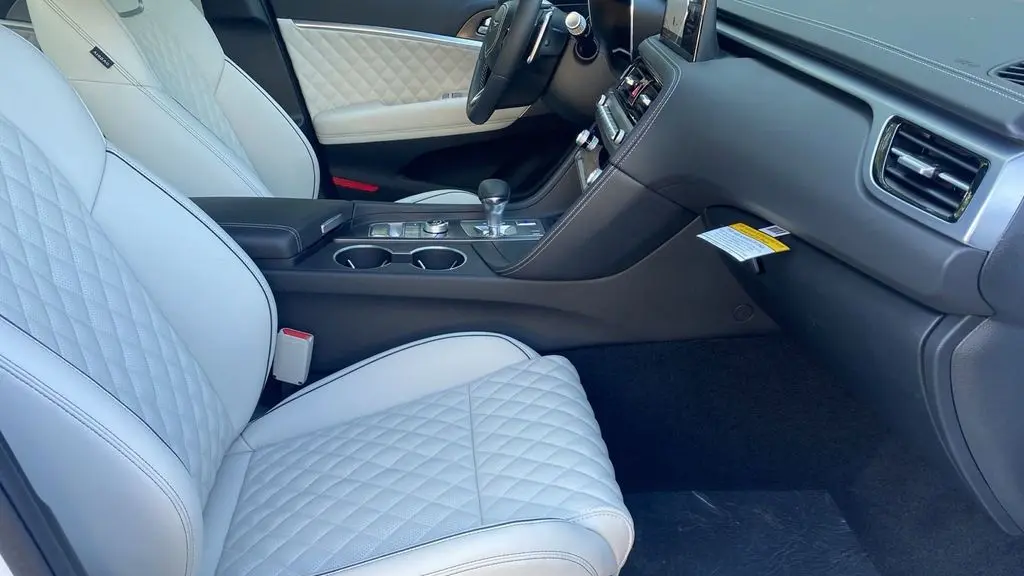 2025 Genesis G70 3.3T Sport Prestige