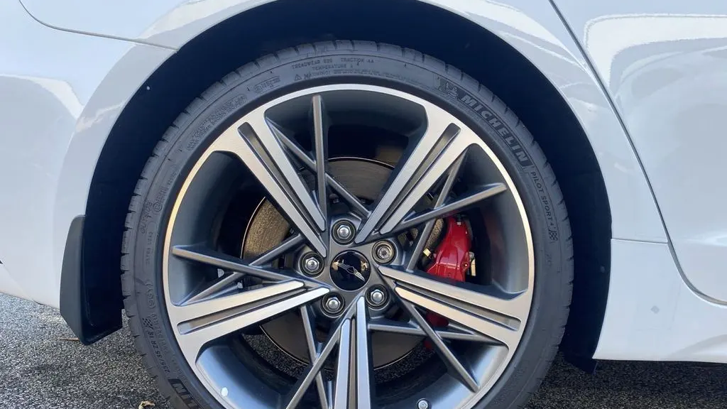 2025 Genesis G70 3.3T Sport Prestige