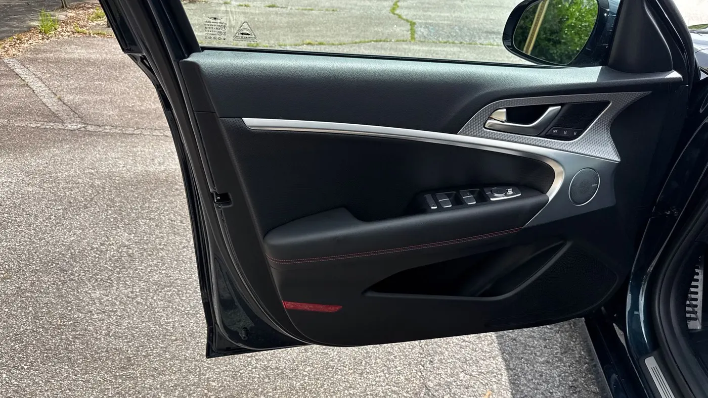 2023 Genesis G70 3.3T Standard